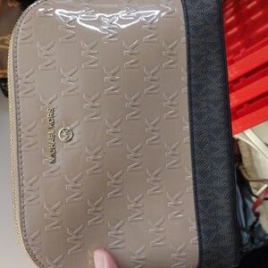 Michael kors crossbody